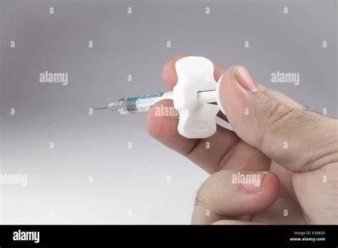 hand   syringe  position  inject stock photo alamy