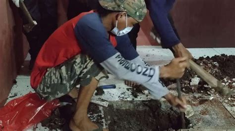 Foto Jasad Kontrakan Disiksa Instruksi Tito Sampai Baliho Rizieq Turun