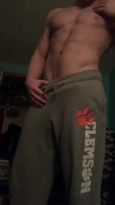 Straight Guy Shows Off Perfect Ass ThisVid