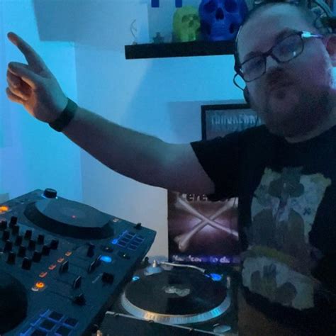 Stream Ruffneck Ruffneck Still Rules The Hardcore Scene Dance To The House Apophis Mashup