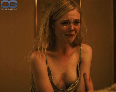 Elle Fanning Nude Pictures Photos Playboy Naked Topless Fappening