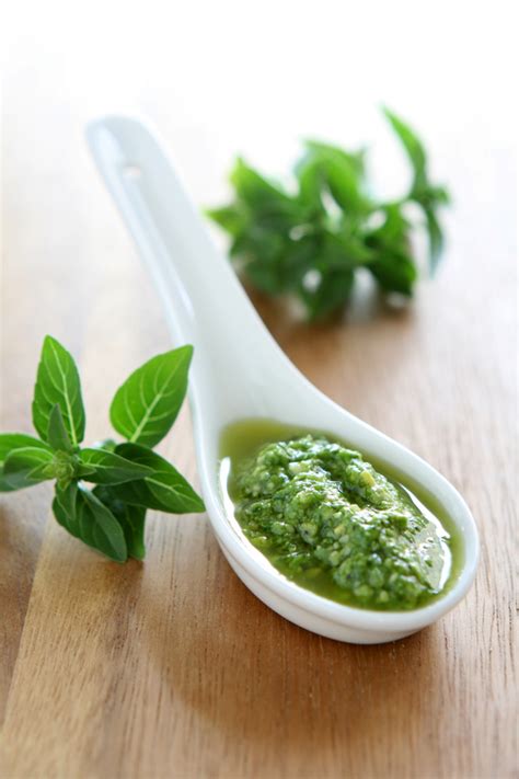 3 Varianten Pesto | Rezept | Elle Republic