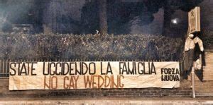 Manichini Impiccati E Striscioni Omofobi Forza Nuova Irrompe A Gay Wedding FOTO