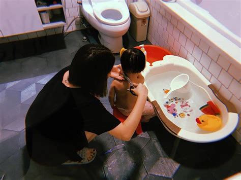 Hội hot mom lại hớn hở khoe ảnh hậu Tết Người sang chảnh ngút ngàn người mệt nhoài vì chăm con