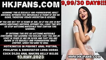 Hotkinkyjo dans le fist anal en résille prolapsus et sinnovator long gode de cheval anal