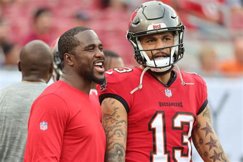 Nfl News Mike Evans Thanks His Wife Ashli Dotson After Signing With