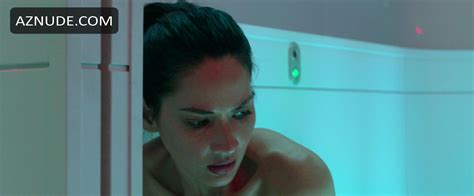 THE PREDATOR NUDE SCENES AZNude