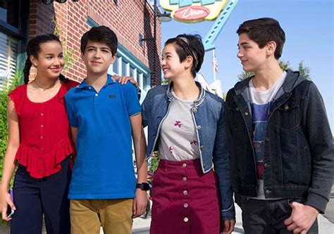 Disney Presenta A Su Primer Personaje Masculino Abiertamente Gay CromosomaX