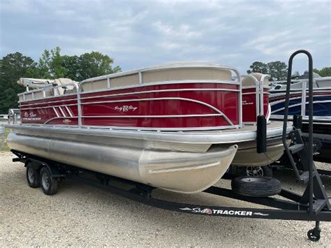 New Sun Tracker Party Barge Dlx Smithfield Boat Trader