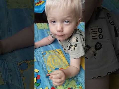 Мишенька такой маленький, а уже знает цвета - YouTube