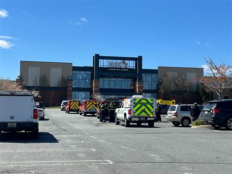 Dulles Town Center Mall Shooting One Injured Suspect In Custody The