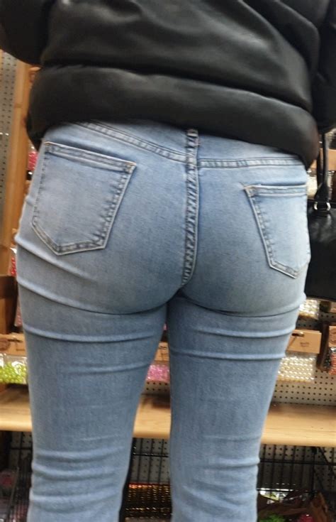 Nice Looking Girl With A Very Tight Ass In Jeans Going Up The Elevator And Bends Down Tight