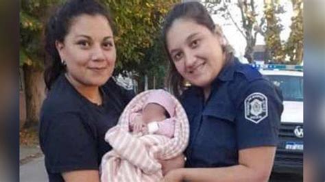 Dos Policías Rescataron A Una Bebé Recién Nacida Abandonada En Quilmes