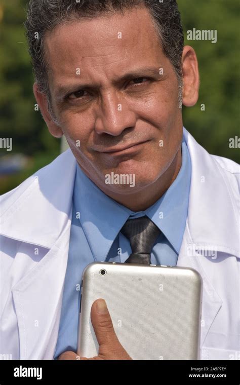 Doctor Wearing Lab Coat Hi Res Stock Photography And Images Alamy