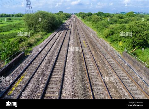 Railway tracks parallel hi-res stock photography and images - Alamy