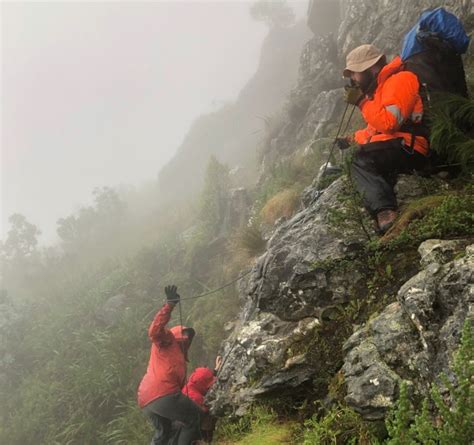 Stellenbosch Hikers Rescued From Simonsberg Mountain After Getting Lost