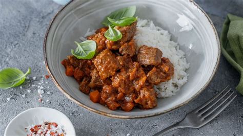 Rendang Bisa Menjadi Ide Menu Sahur Hari Pertama Ramadhan 2024 Berikut