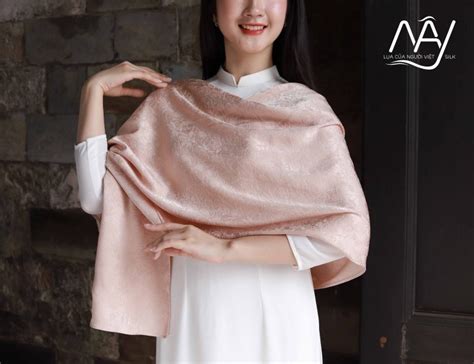 Khăn lụa Bảo Lộc màu nude dệt họa tiết hoa sen Quà tặng đối tác cao cấp