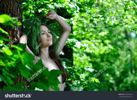 Naked Girl Wreath Around Tree Trunk Stock Photo 542695069 Shutterstock