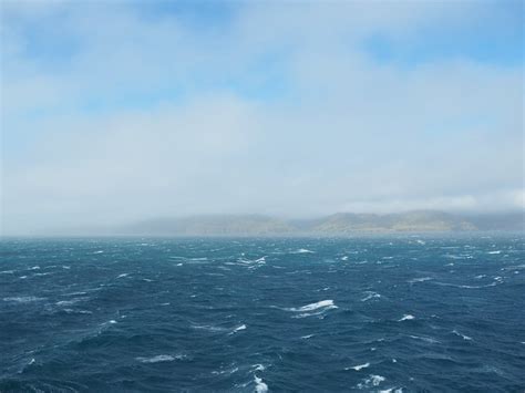 The beautiful Cook Strait ferry crossing from South Island to North ...