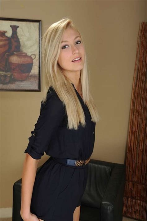 Une Belle Fille Blonde Puzzle En Ligne