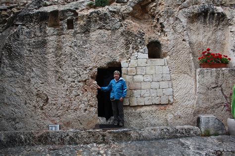 Israel Entering Jesus Tomb Jesus Tomb Mount Rushmore Landmarks