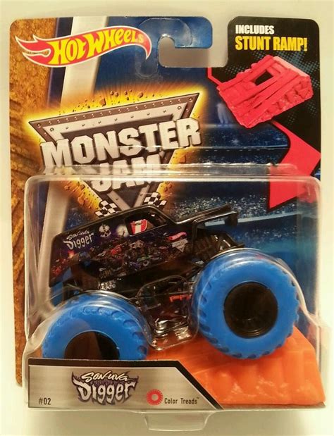 Hot Wheels Monster Jam Son Uva Digger Color Treads Blue Tires Chase