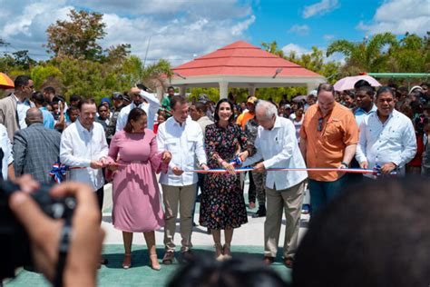 CAC Primera Dama Y MICM Inauguran Parque Municipio Las Salinas