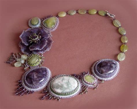 Колье "Чары весенней ночи" кабошоны: аметист,яшма, пренит, бусины ...