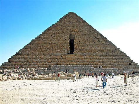 Pyramids of Giza Facts | Britannica 