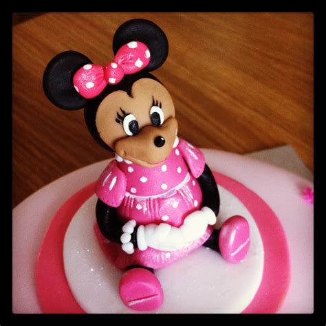 Caked in Icing: Minnie Mouse Cake