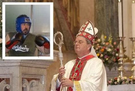 Il Vescovo Ordina Il Silenzio Al Prete Anti Gay Deve Tacere Per Un Lungo Periodo Tiscali Notizie