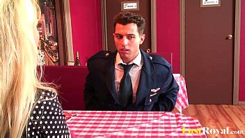 Dos Oficiales Disfrutan De Una Rubia XVIDEOS