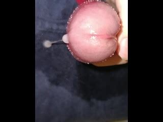 拇指玩弄阴茎系带控制高潮边缘 淫荡的精液缓缓的流了出来了呢ww Pornhub Gay