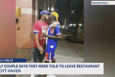 Coppia Gay Cacciata Da Un Ristorante Per Un Abbraccio Gay It