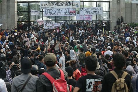 Foto Kondisi Terkini Ade Armando Usai Dikeroyok Di Depan Gedung Dpr