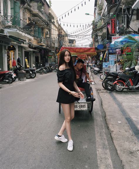 Hot girl Lào gốc Việt Chi Chi và chị em gái khoe ảnh tung tăng ở Hà Nội