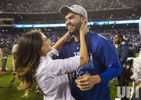 Photo Royals Eric Hosmer And His Girlfriend Celebrate After Winning