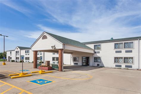 Baymont by Wyndham Decatur | Decatur, IL Hotels