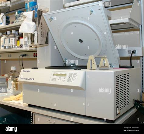 Benchtop centrifuge hi-res stock photography and images - Alamy
