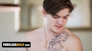 Freeuse Milf Lucky IT Guy Helps Gorgeous Babes Setup Their Laptop While They Suck His Cock