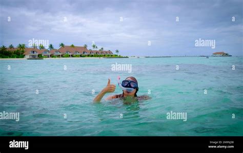 Roter bikini hawaii Fotos und Bildmaterial in hoher Auflösung Alamy