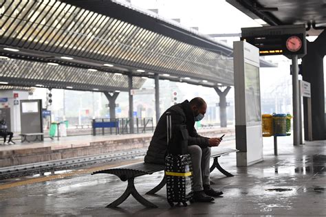 Investito Un 40enne Da Un Treno Sulla Milano Pavia Disagi E Ritardi