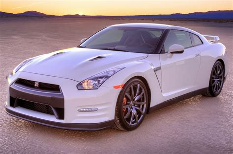 2016 Nissan Gt R Specs Prices Vins And Recalls Autodetective