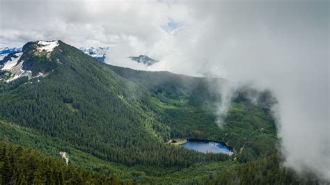 Bearhead Mountain Coplay Lake And Mt Rainier In The Fog Flickr