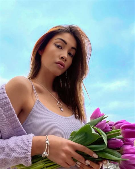 Żaklina z Top Model eksponuje ciążowe krągłości w skąpym bikini Wow mega jaki brzusio