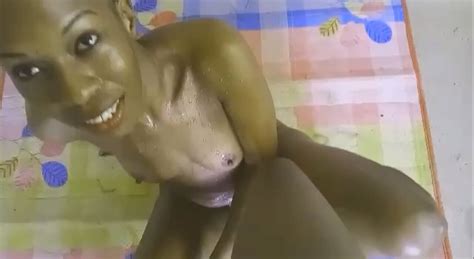 Cette MILF Salope Adore Boire Et Se Faire Arroser De Pisse XHamster