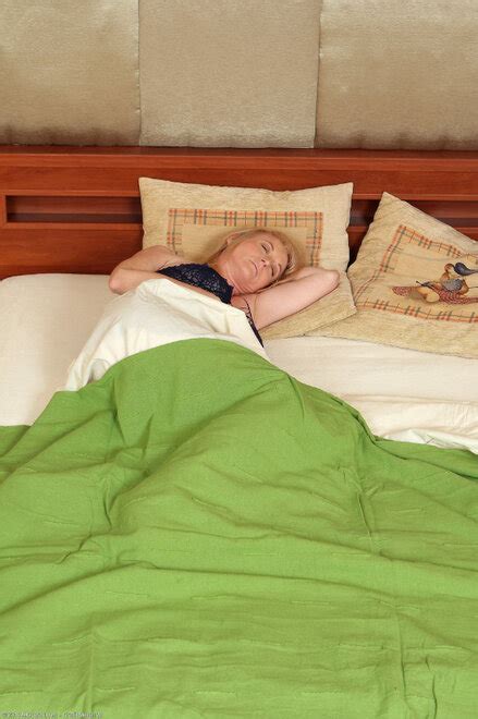 The Mature Version Amateur Mature Monik Shows Her Juicy Big Tits And Poses Nude In Her Room