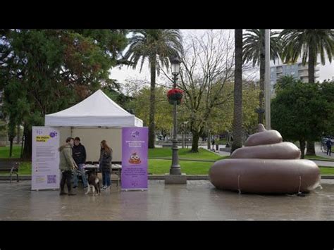 Santurtzi Coloca Una Caca Gigante En Sus Calles YouTube