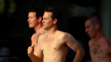 Auscaps Mark Hoppus Tom Delonge And Travis Barker Nude In What S My Age Again Music Video
